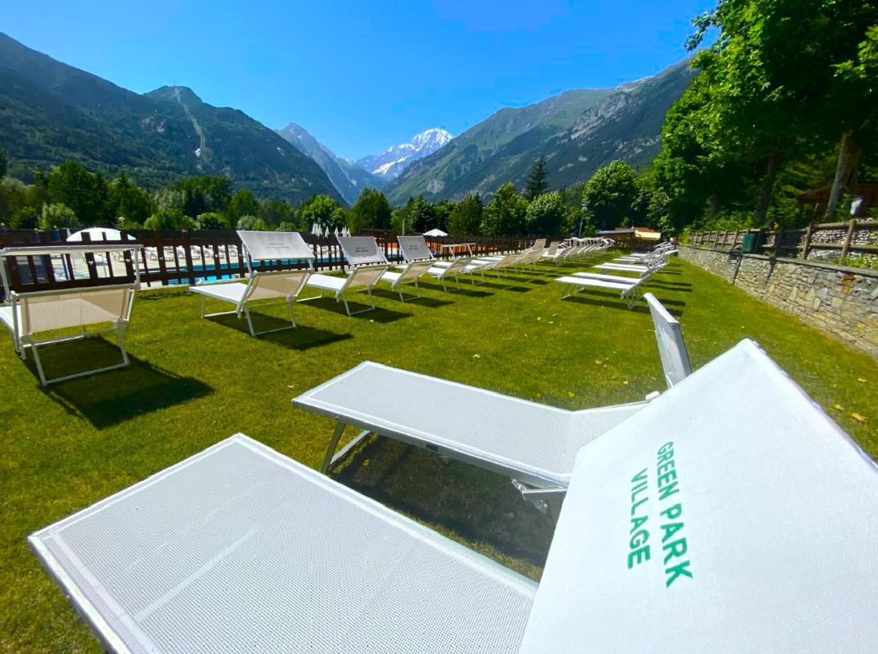 Bijoux Des Alpes - Mont Blanc Village La Salle Exterior photo